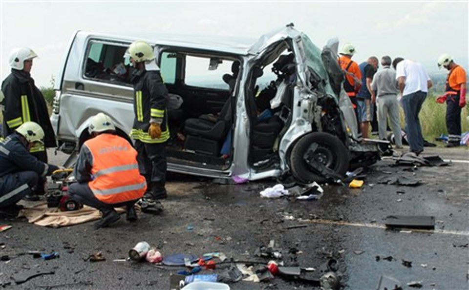 Gurbetçi minibüsü kaza yaptı: 7 ölü  - 1