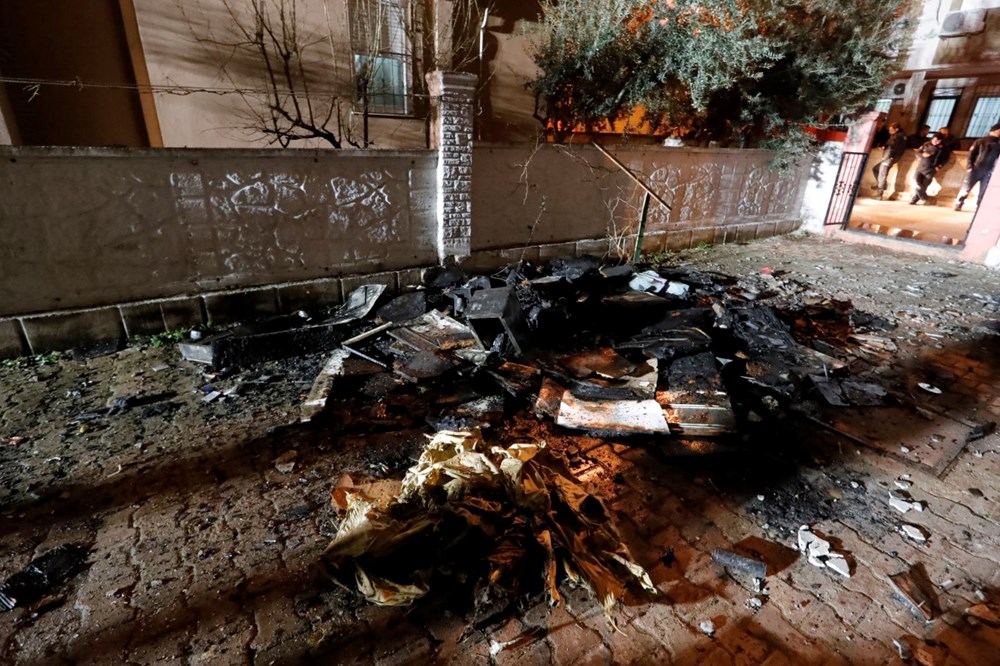 Balkona stoklanan telefonu bataryaları bomba gibi patladı: Mahalleli panikle sokağa döküldü - 6