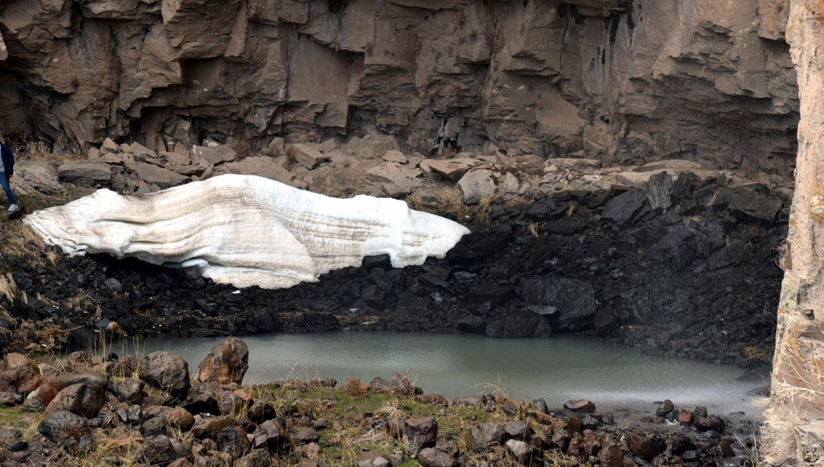 Her yıl sadece 1 ay akıyor: Doğa harikası şelaleye yoğun ilgi