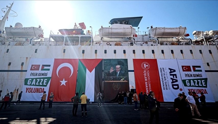 İyilik Gemisi Gazze'ye uğurlandı