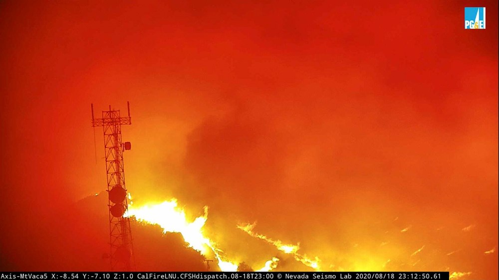 California'da yangınlar kontrol altına alınamadı: Bir helikopter düştü - 7