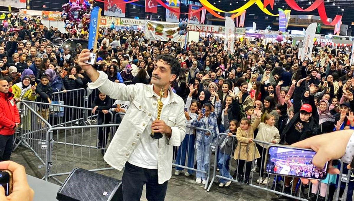Yalı Çapkını dizisinin Kazım Ağa’sı Diren Polatoğulları'na Fransa'dan ödül Yalı Çapkını dizisinin Kazım Ağa’sı Diren Polatoğulları'na Fransa'dan ödül