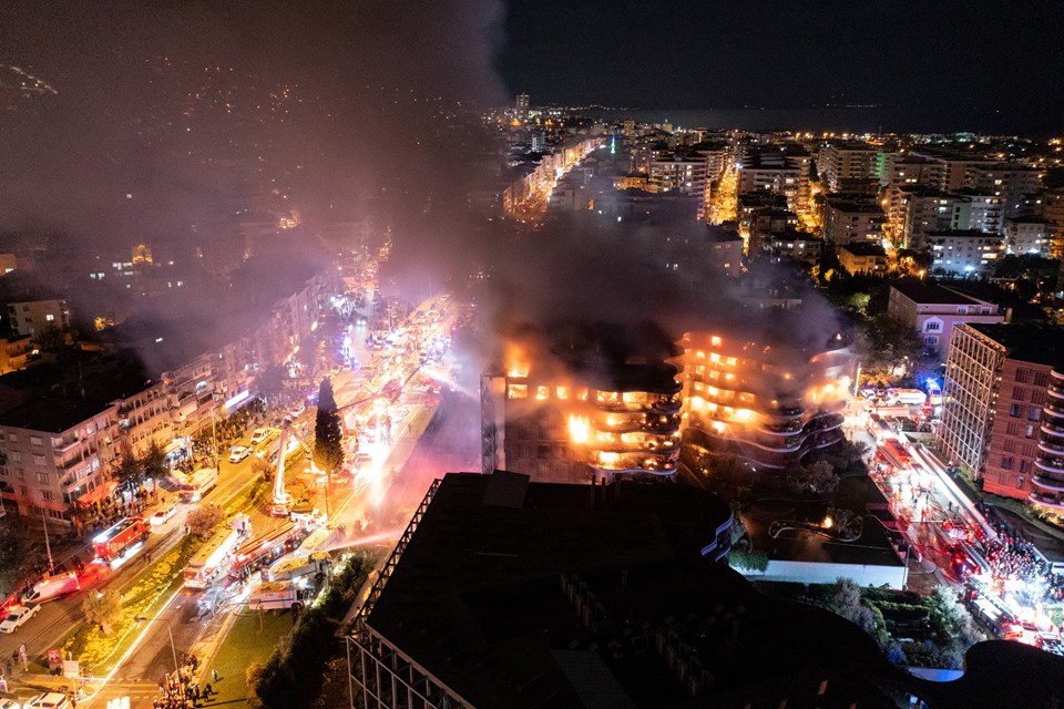 SON DAKİKA HABERİ: İzmir Narlıdere'de büyük site yangını - 2