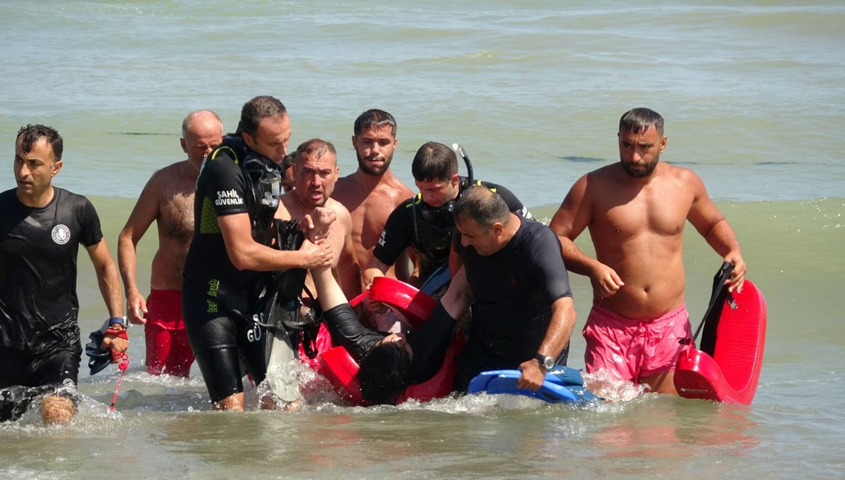 Karadeniz'de can pazarı: 5 kişi boğulma tehlikesi geçirdi