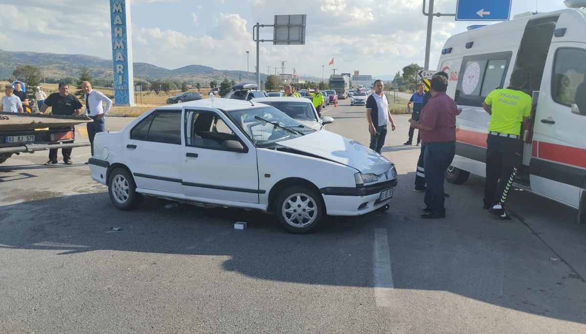 Afyonkarahisar'da iki araç çarpıştı: 7 yaralı