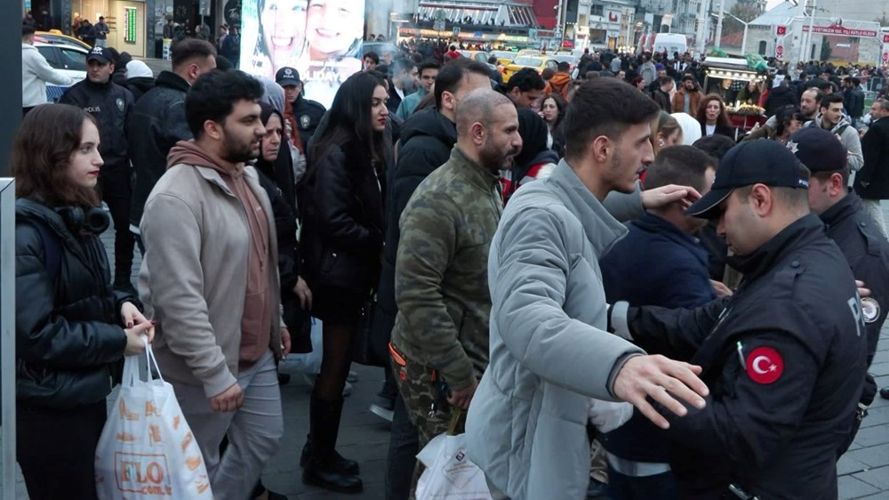 Taksim'de yeni yıla saatler kala hareketlilik başladı - 3