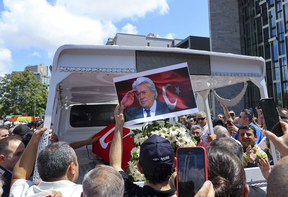 Cüneyt Arkın'ı binlerce kişi gözyaşlarıyla uğurladı - 16