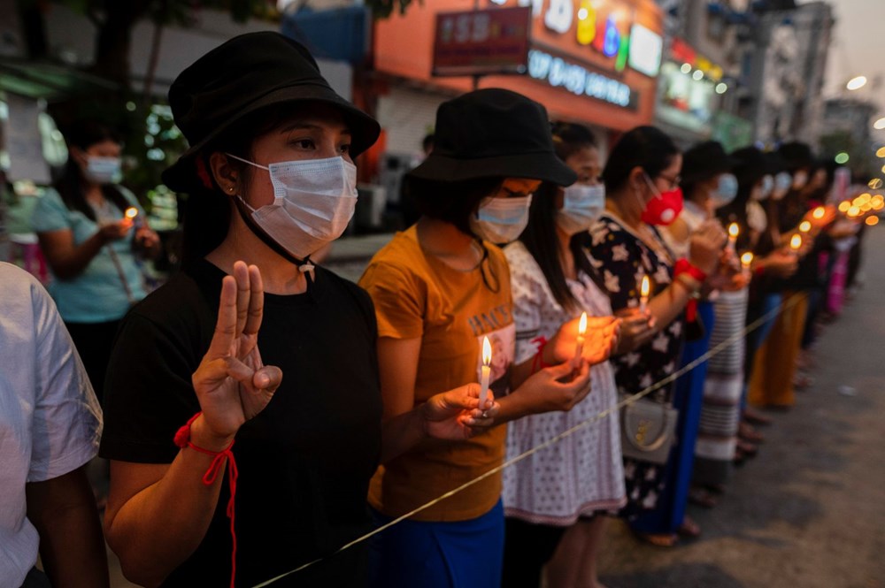 Askeri darbenin ardından Myanmar'da sular durulmuyor - 1