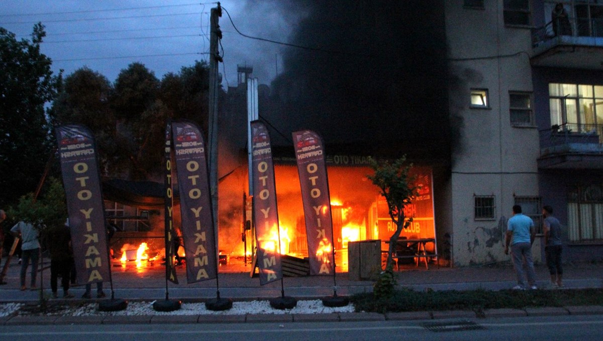 Antalya'da iş yerindeki yangın söndürüldü