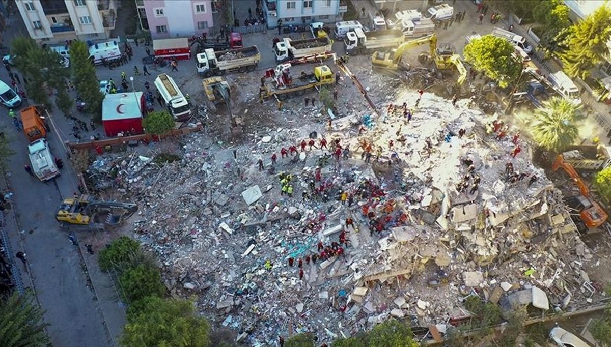 İzmir depreminin üzerinden üç yıl geçti İzmir depreminin üzerinden üç yıl geçti