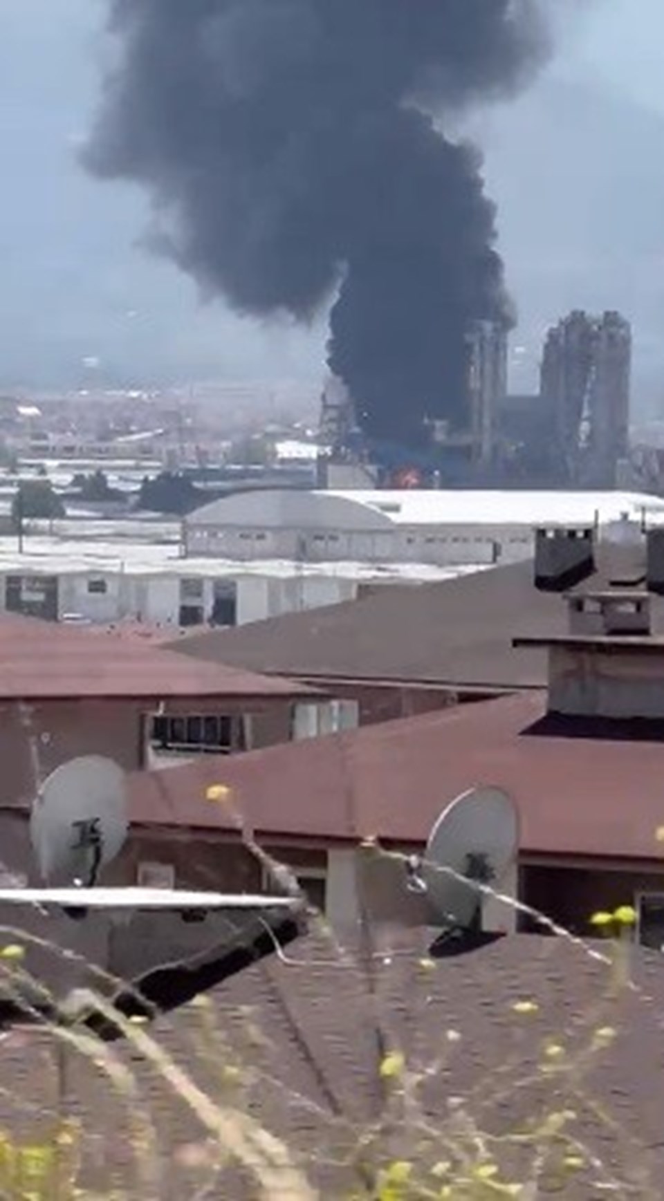 Bursa'da fabrikada patlama sonrası yangın: 2 ölü - 1