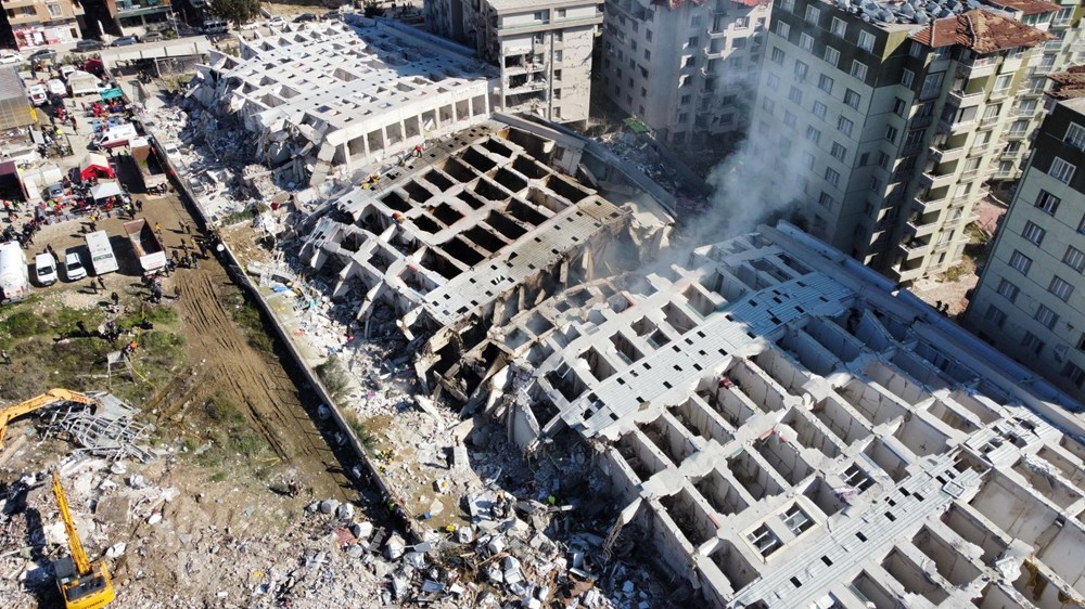 Hatay’da 269 kişiye mezar olan Rönesans Rezidans davasında
tutuklu sanık duruşma sırasında kalp krizi geçirdi - 3