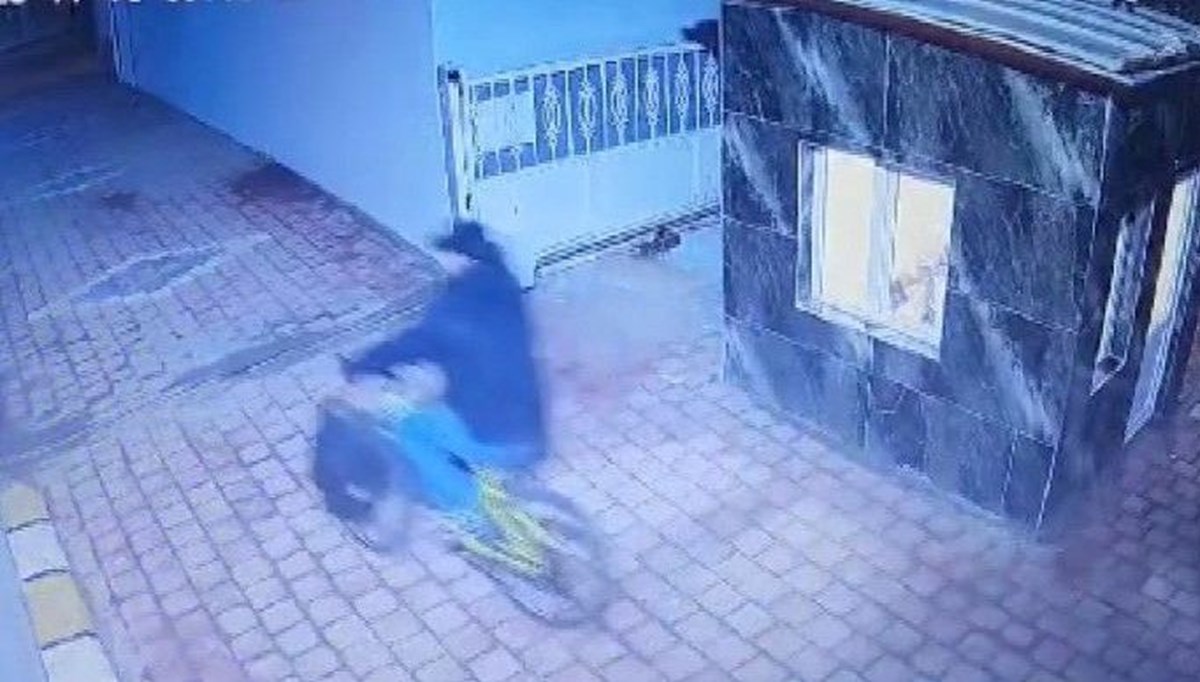 Sitenin otoparkına girip 10 bin TL’lik bisikleti çaldı Sitenin otoparkına girip 10 bin TL’lik bisikleti çaldı