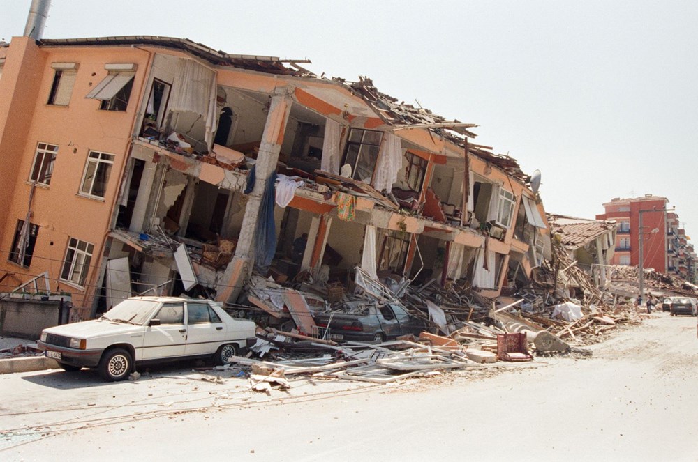 Землетрясение на сахалине 1995. Норвегия 1904. 17 октября землетрясение. Землетрясение в японии 1995 года в кобэ. Землетрясение в кобе в японии 16 января 1995 года.