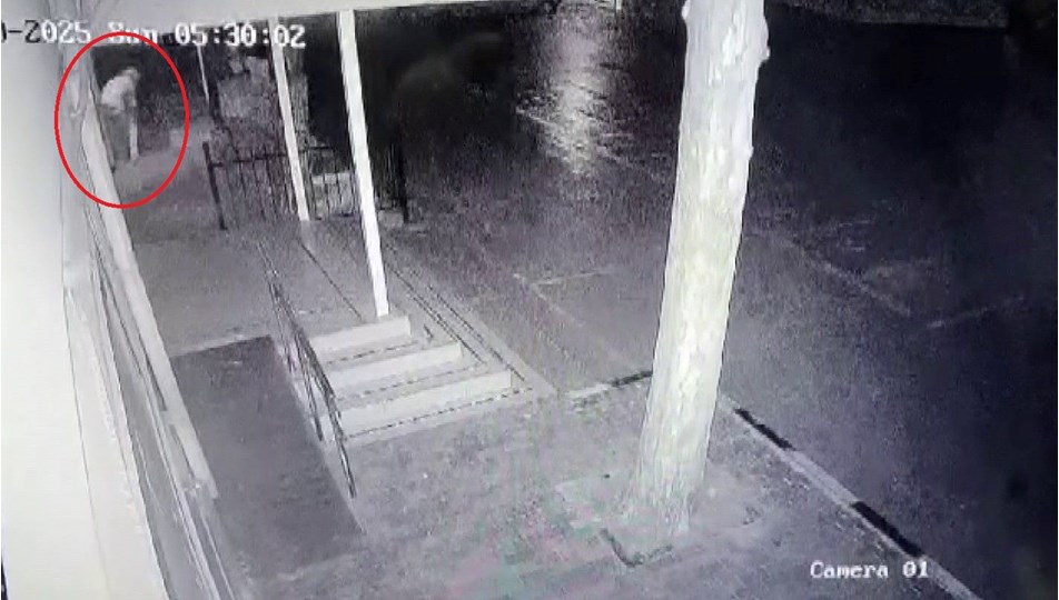 Okuldaki Atatürk büstünü çaldılar