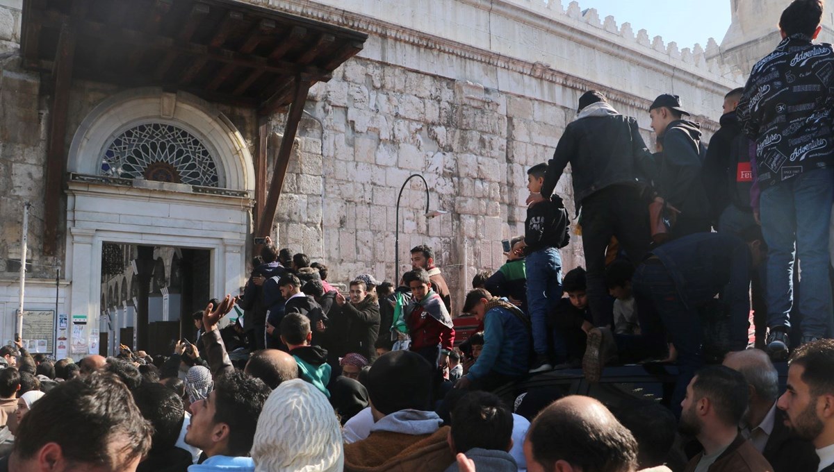 TikTok fenomeninin yemeği Emevi Camii'nde izdiham yarattı: 3 ölü TikTok fenomeninin yemeği Emevi Camii'nde izdiham yarattı: 3 ölü