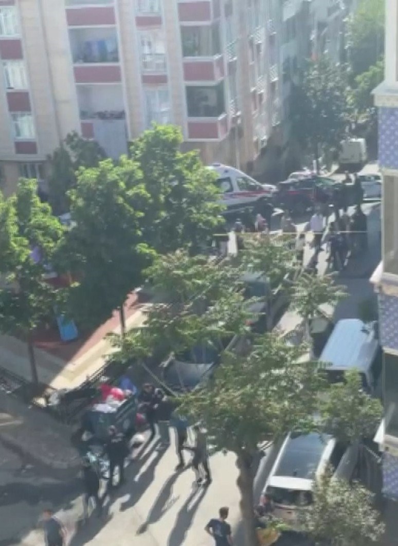 Saldırının ardından emniyet güçleri olay yerinde inceleme yaptı