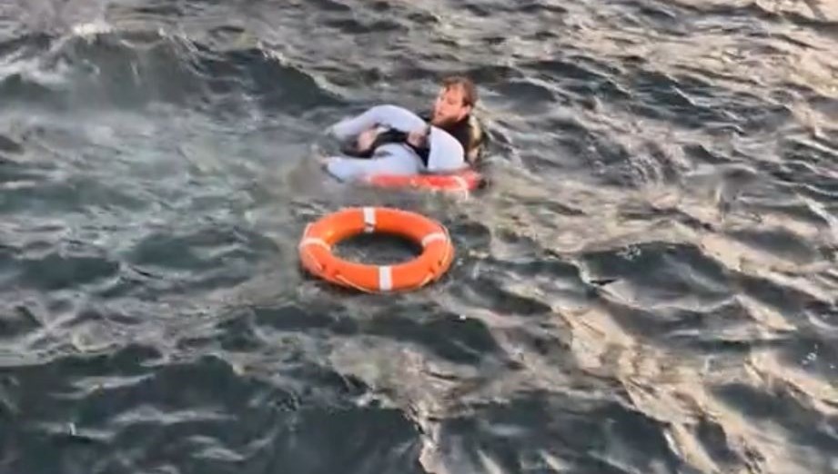 İstanbul Boğazı'nda denize düşen kadın kurtarıldı