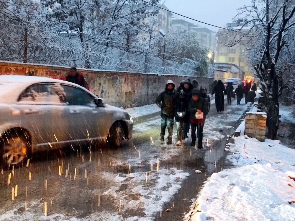 Doğu Anadolu beyaza büründü: Birçok kentte kar yağışı etkili oldu - 16