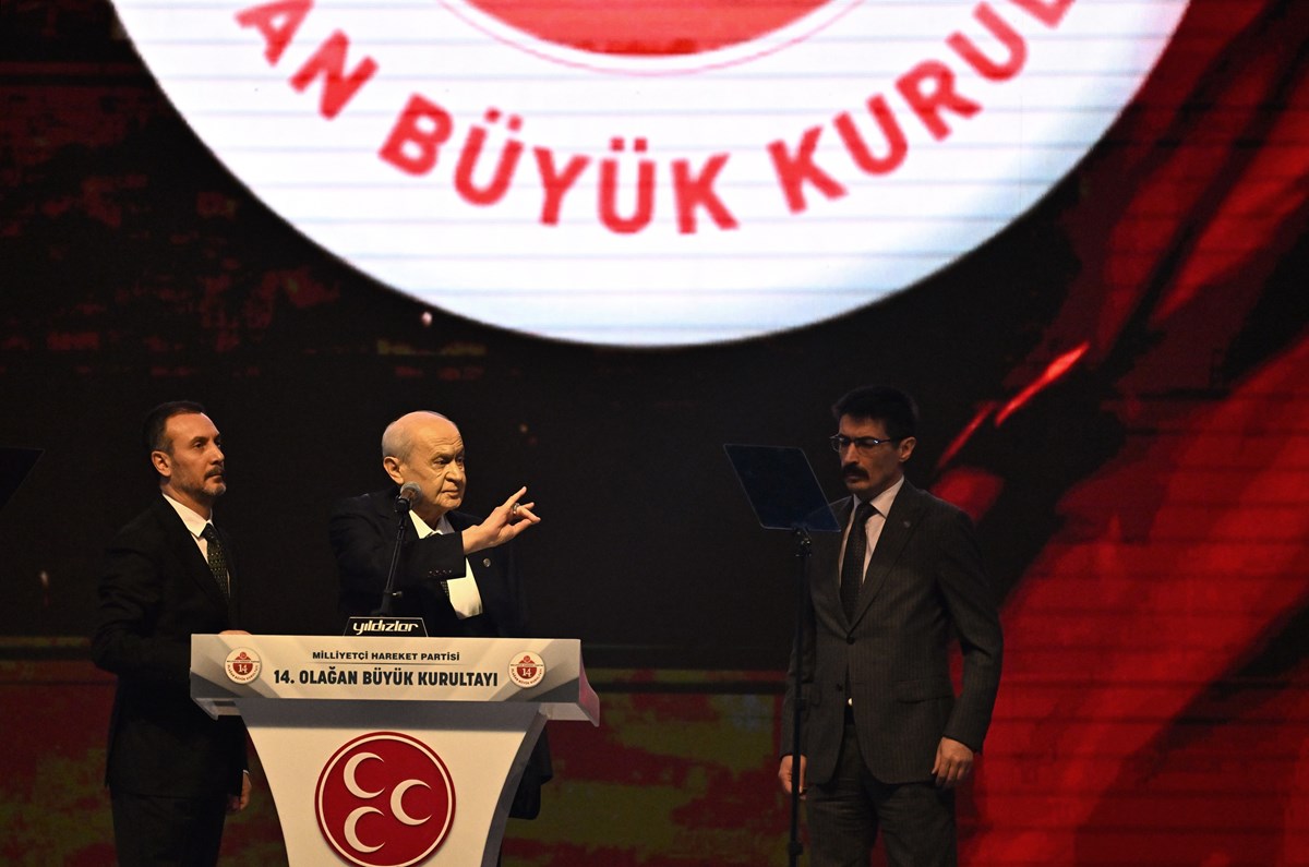 MHP'de büyük kurultay günü | Devlet Bahçeli'den Cumhurbaşkanı Erdoğan'a: Ayrılamazsın, Türk milletini yalnız bırakamazsın