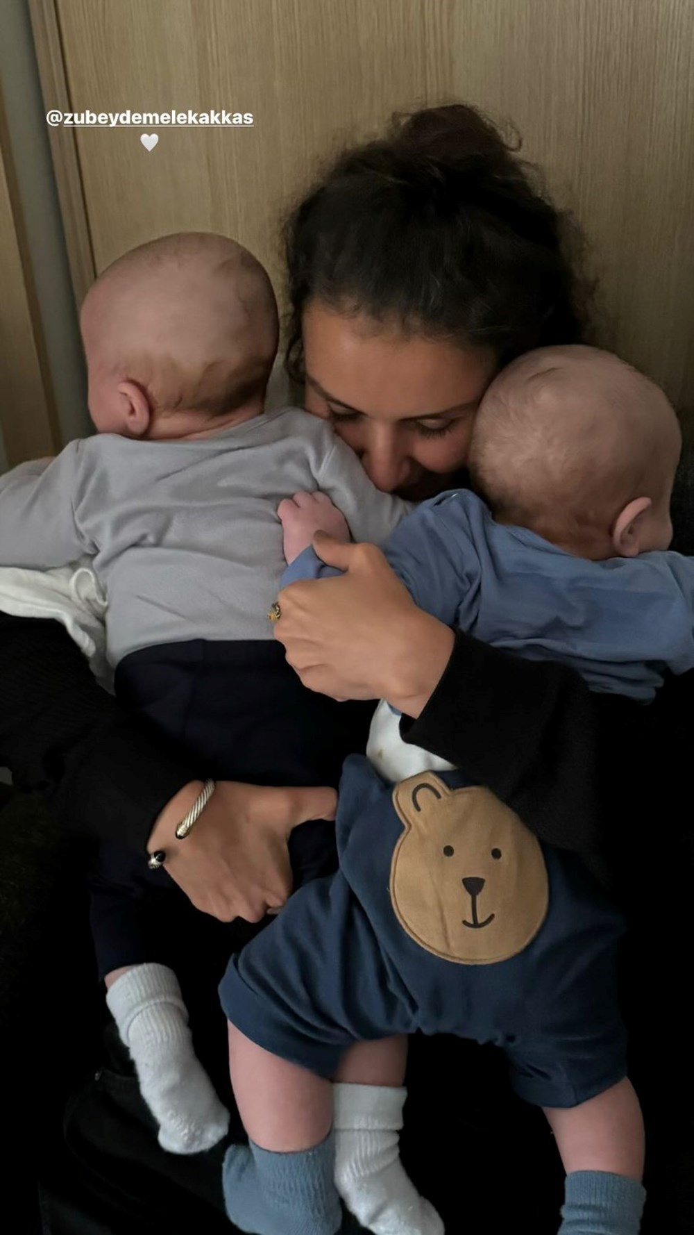 Yasemin Şefkatli paylaştı: Zübeyde Melek Akkaş kardeşi İdo'nun ikiz oğullarıyla - 6