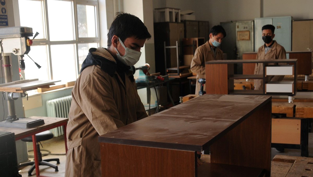 'Fabrika' gibi lise: Cirosu 1 milyon lirayı aştı 'Fabrika' gibi lise: Cirosu 1 milyon lirayı aştı