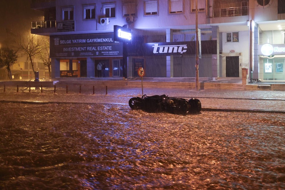 Antalya'da sel ve su baskını: 1 kişi yaşamını yitirdi, 6  ilçede eğitime ara verildi (4 şehir için turuncu kodlu uyarı) - 6