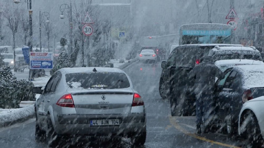 İstanbul'da kar yağışı etkisini sürdürüyor: Trafik ve toplu ulaşımda yoğunluk - 5