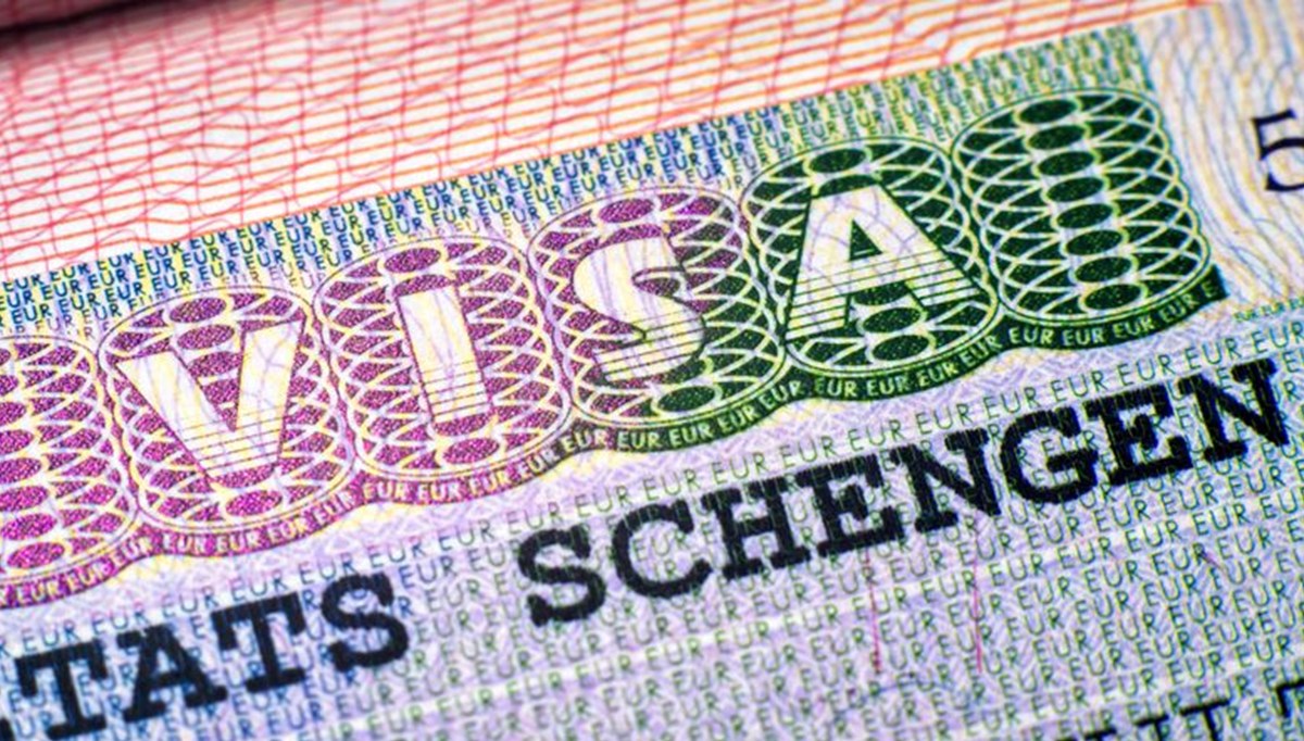 Pasaporta damga resmen bitiyor: Schengen'de dijital dönem başlıyor
