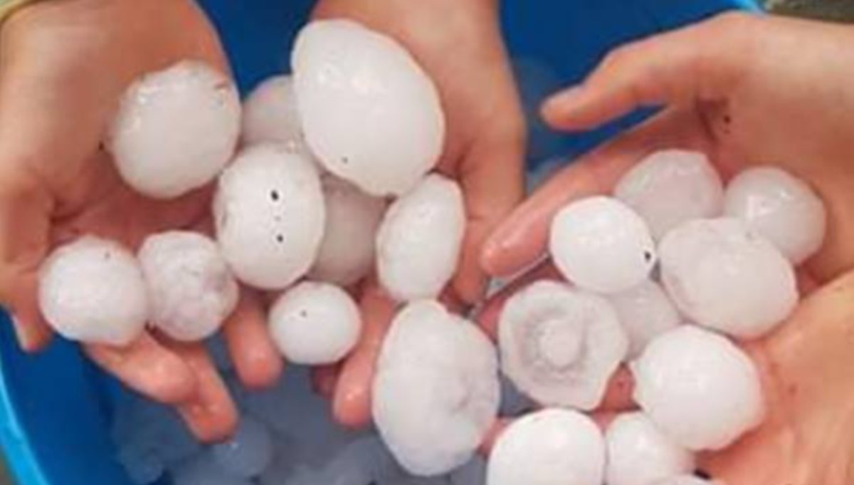 Avustralya'da 16 cm çapındaki 'tespit edilen en büyük’ dolu yağdı