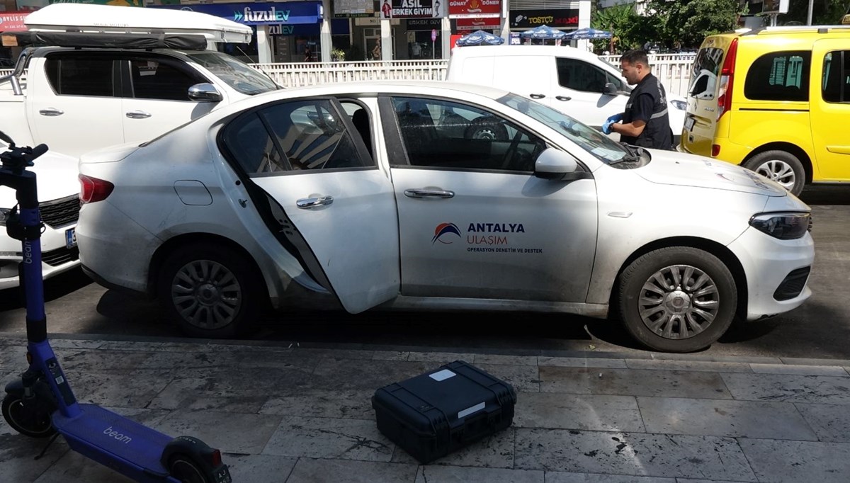 Kapısı açık unutulan otomobildeki para dolu torba çalındı