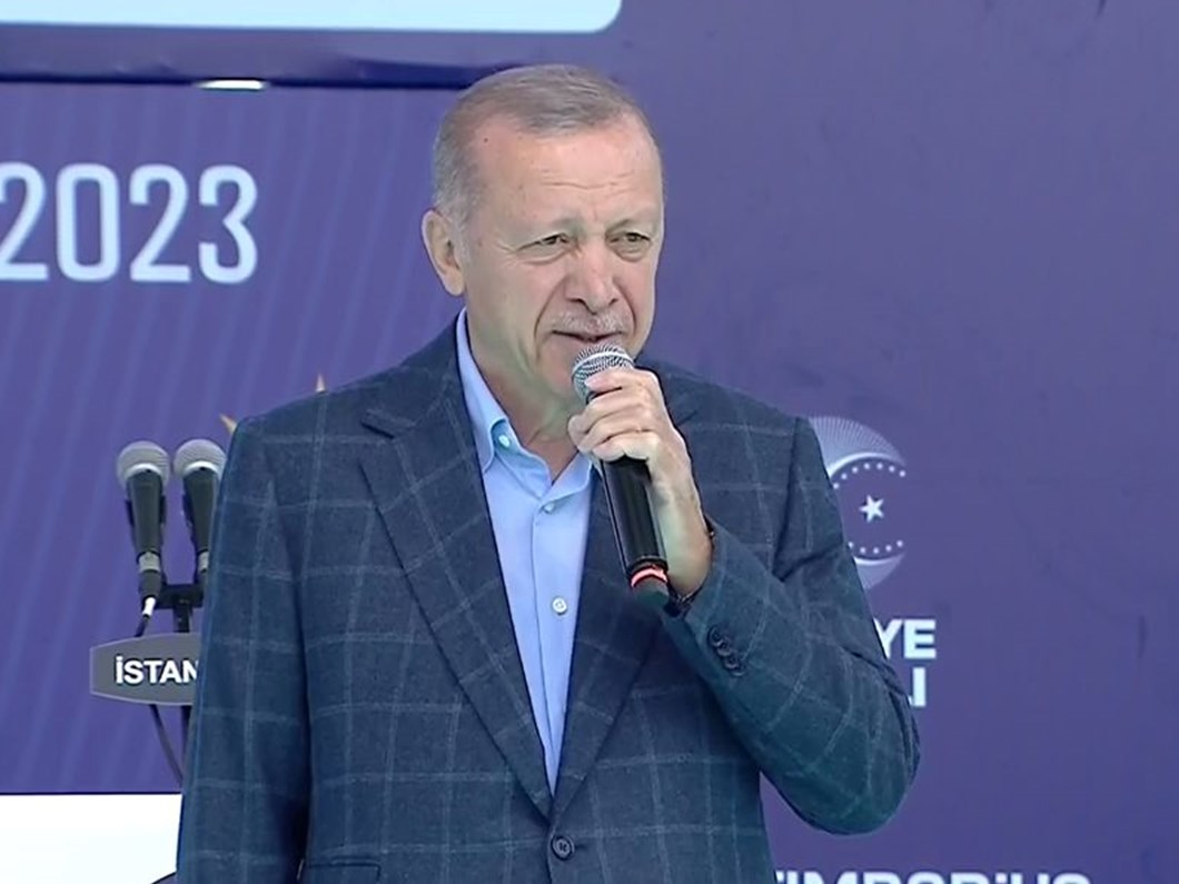 Canlı yayında sorulan soru Cumhurbaşkanı Erdoğan'ı kızdırdı! "Çok saçma bir soru!"