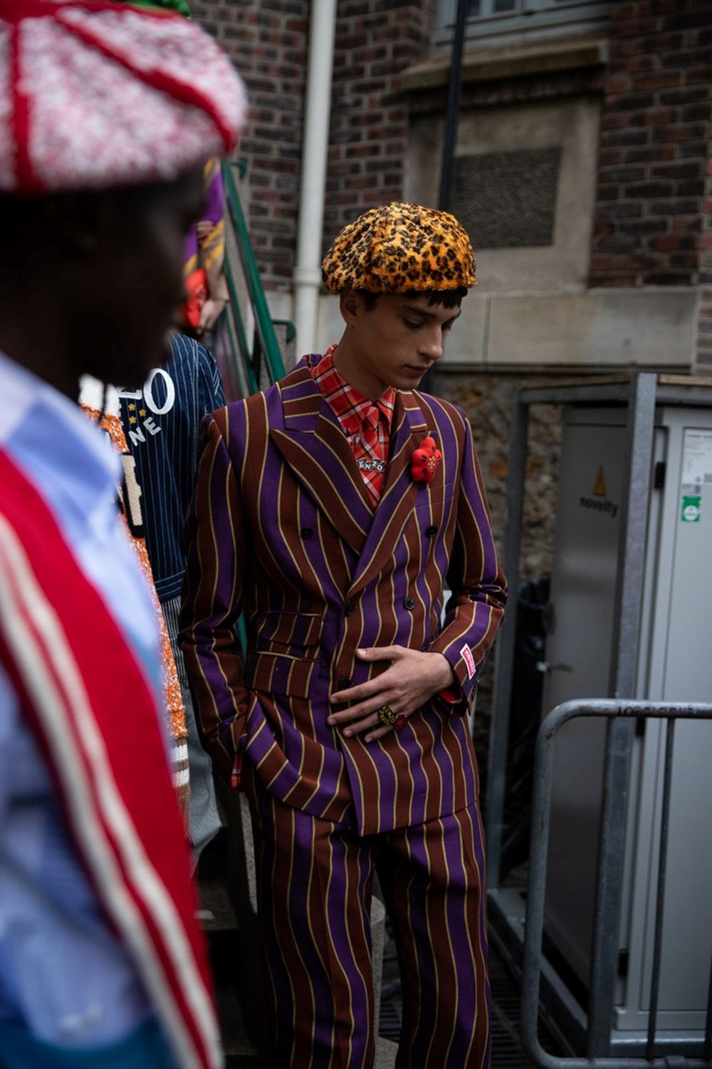 Fransız lüks marka Kenzo, kolej stilini modaya geri getiriyor - 5