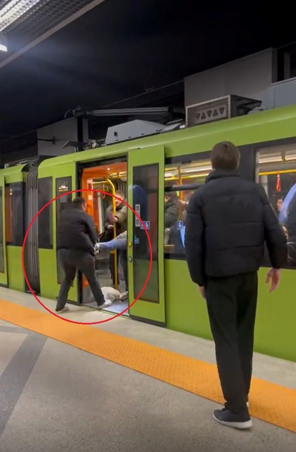 Metro Arbedesi: Olaylı Tahliye 74 OpyN Ih pkOaIui fVsMQ