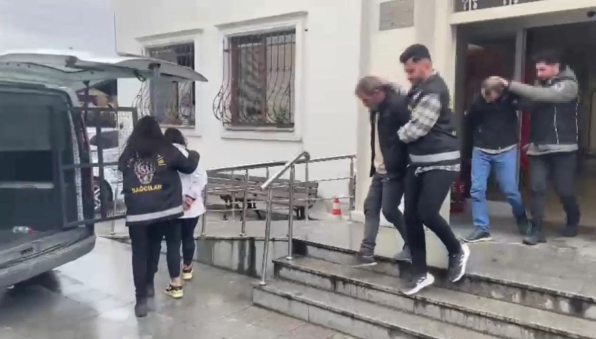 Bağcılar'da vahşet | Poşete sarılı halde kadın cesedi bulundu: 3 kişi tutuklandı Bağcılar'da vahşet | Poşete sarılı halde kadın cesedi bulundu: 3 kişi tutuklandı
