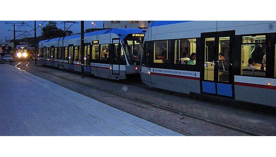 İki tramvay çarpıştı: 6 yaralı