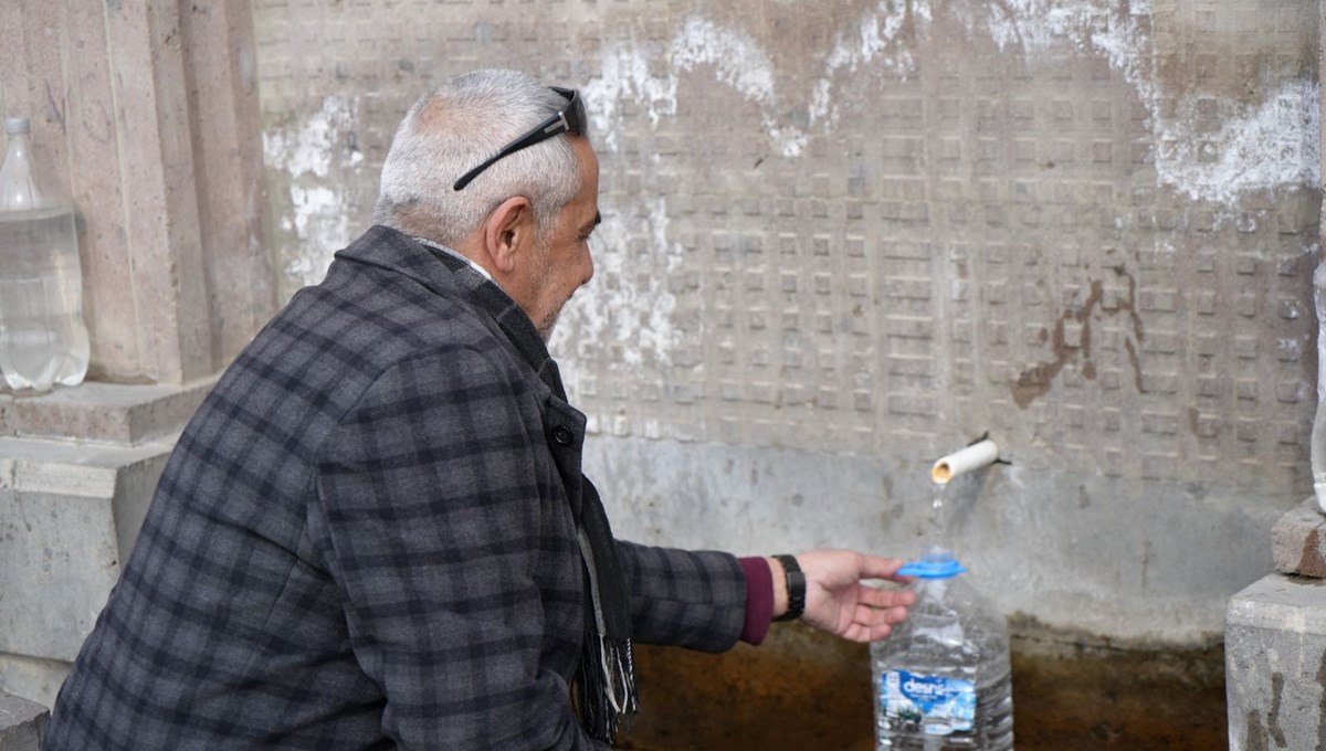 Hazmı kolaylaştırıp tuz kaybını önlüyor: Erzincalılar şişe şişe alıp evlerine götürüyor