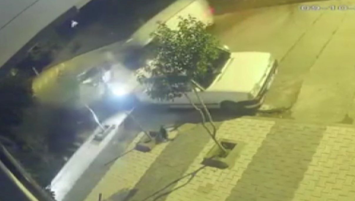 Arnavutköy'de faciadan dönüldü: Freni patlayan araç, çocukların arasına daldı