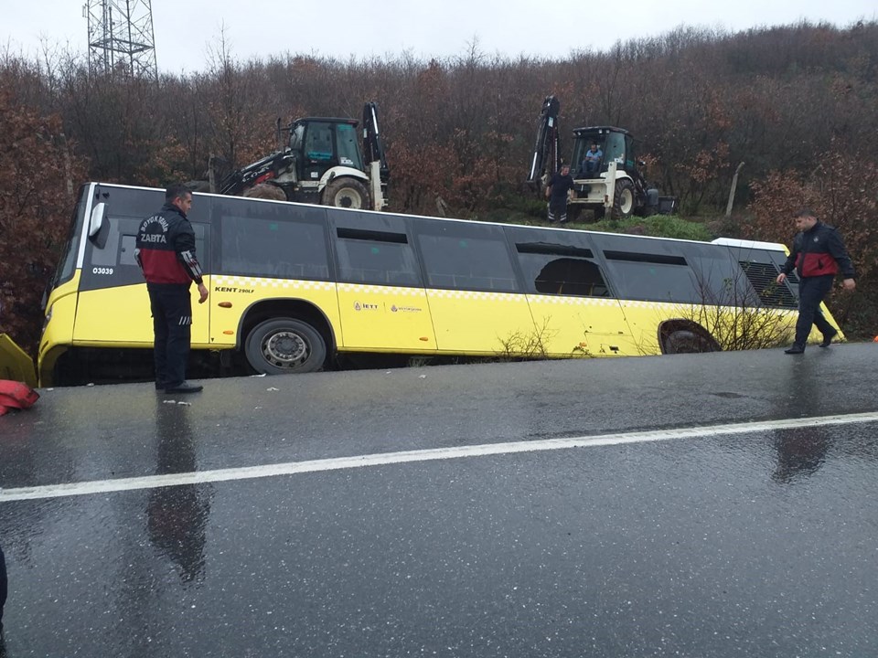 İETT otobüsü şarampole devrildi: 1 ölü, 12 yaralı - 1