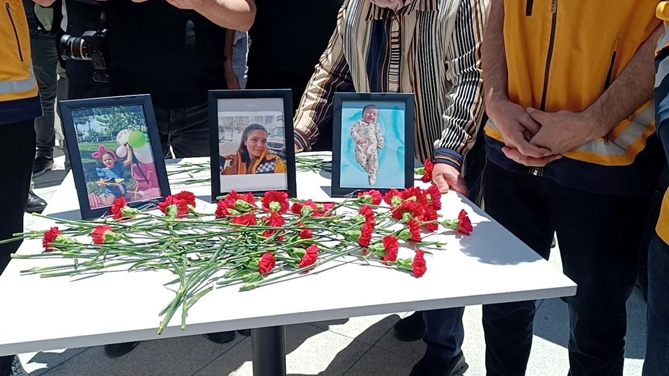 Gaziantep'te feci kazada ölen eşi ve iki çocuğunun cenazesine sedye ile getirildi - 1
