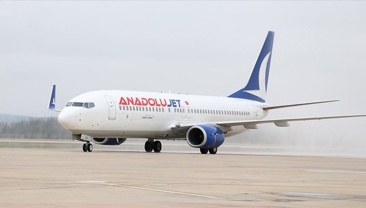 Anadolujet uçağı taksi yolundan çıktı Anadolujet uçağı taksi yolundan çıktı