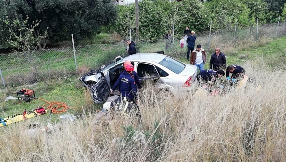 İki otomobil çarpıştı: 1 ölü, 3 yaralı İki otomobil çarpıştı: 1 ölü, 3 yaralı