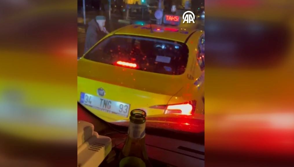 İstanbul'da ambulansa yol vermeyen taksici tepki çekti