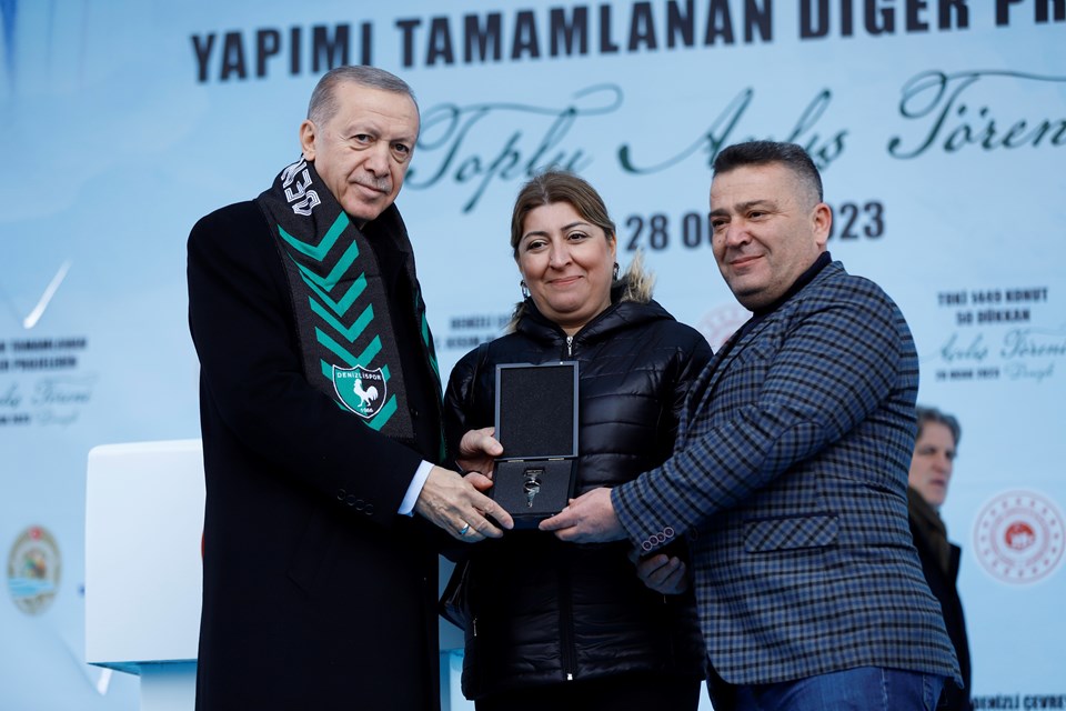 Cumhurbaşkanı Erdoğan: Hukuk skandalları ile önümüzü kesmeye çalışıyorlar - 1