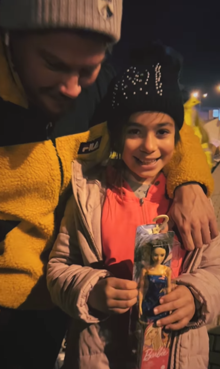 Sinan Akçıl depremzede Duru ile düet yaptı - 4