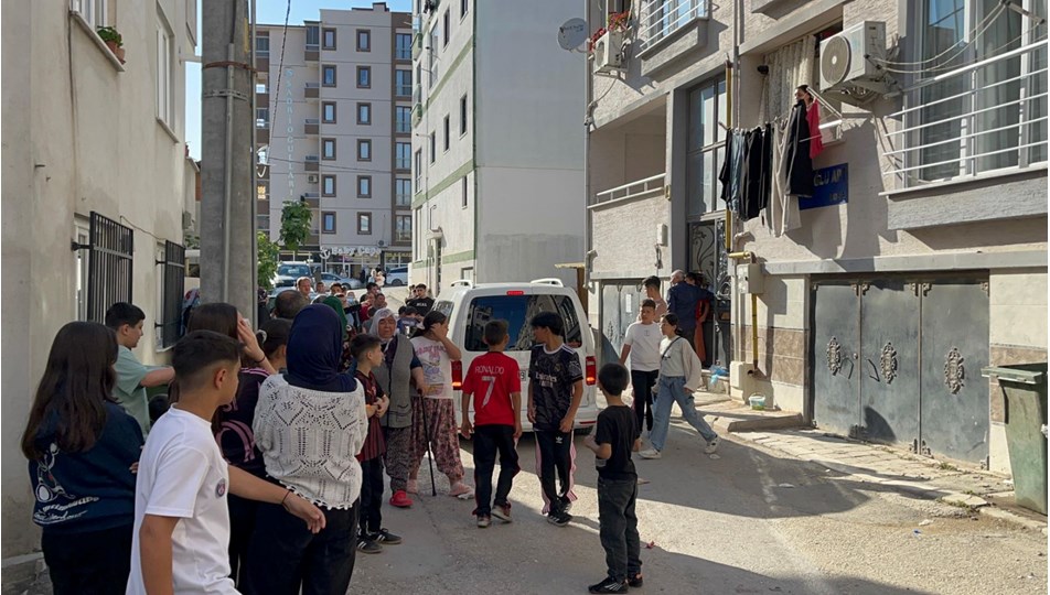 Komşuların kılıçlı "çöp atma" kavgası