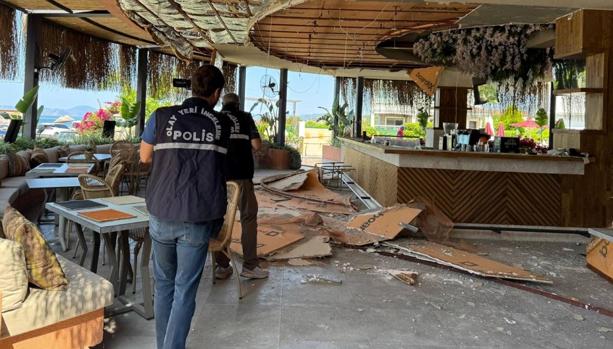 Restoranın tavanı aniden çöktü