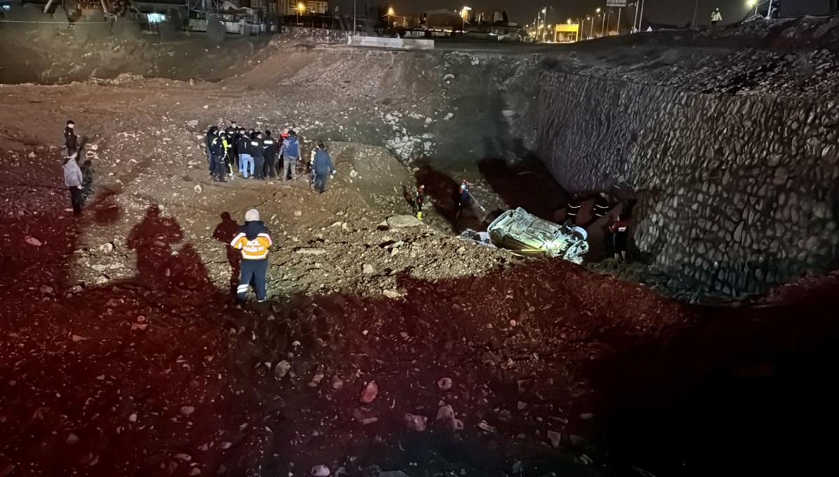 Adıyaman'da polis memuru trafik kazasında hayatını kaybetti Adıyaman'da polis memuru trafik kazasında hayatını kaybetti