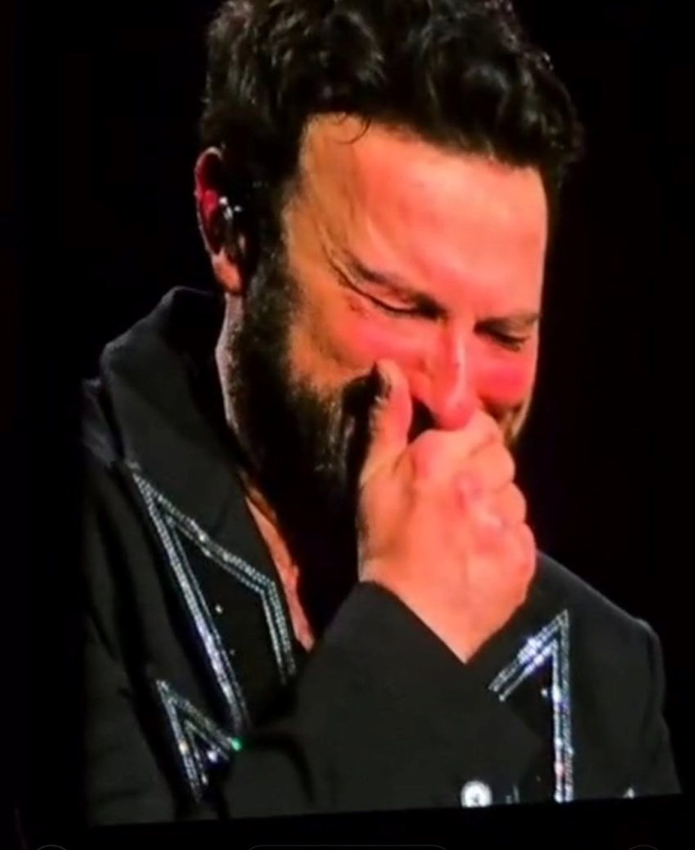 Tarkan sahnede gözyaşlarına boğulmuştu: Acım acınız oldu - 6