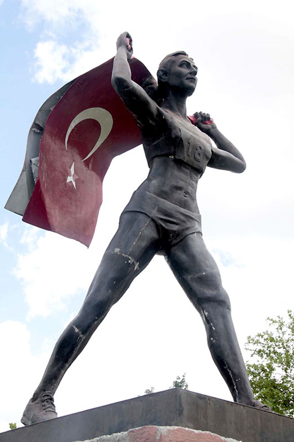 Sureyya Ayhan In Heykeli Depoya Magazin Haberleri Ntv